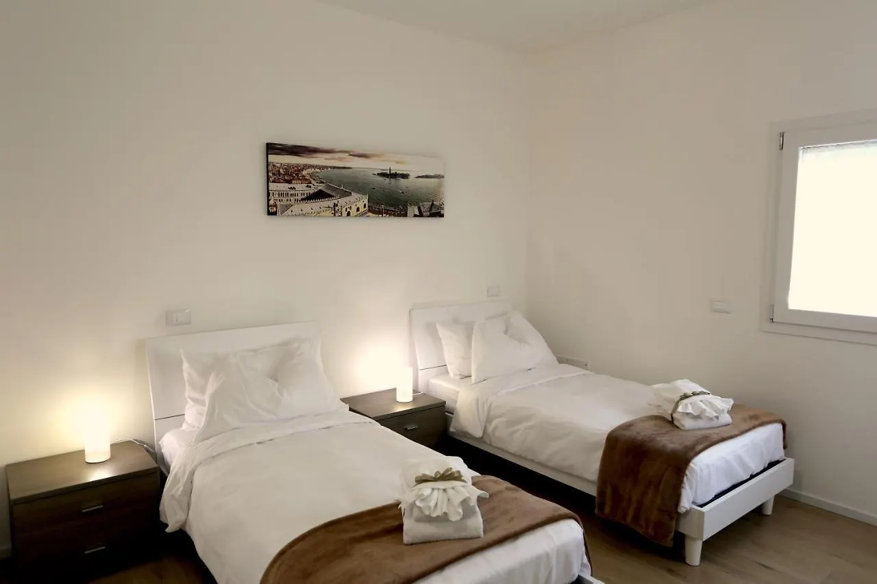 Db Apartments - Dabasso ميستر 0*,  إيطاليا